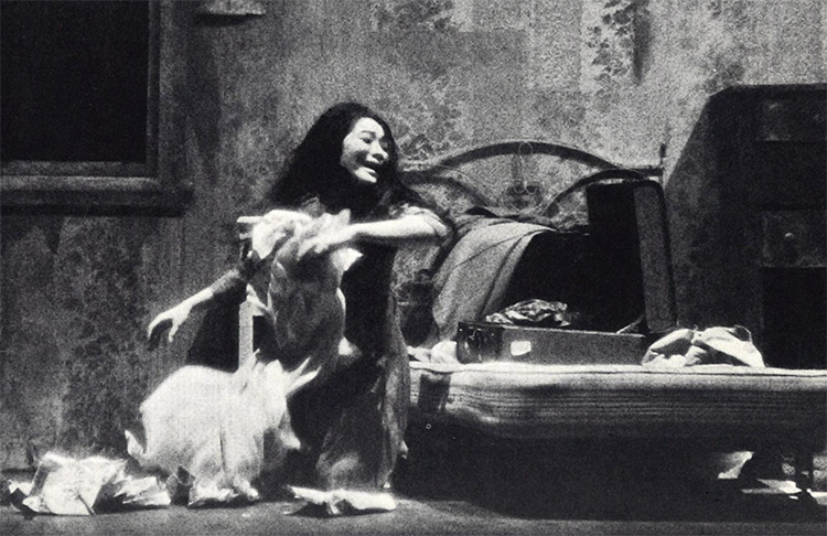 Soprano Evelyn Mandac in Passaggio Soprano Evelyn Mandac in Passaggio